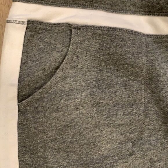 Gray and white jogger pants - Picture 5 of 8